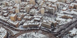 برف در آرامگاه حکیم همدان