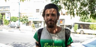 سقف خانه پدرم هنوز چکه میکند