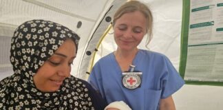 «سناد» نخستین نوزاد بیمارستان صحرایی صلیبسرخ در رفح
