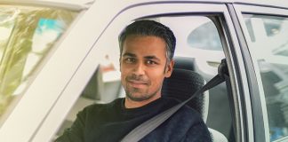 راننده تاکسی اینترنتی انگشتری برلیان و آیفون x را به صاحبش برگرداند