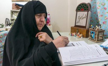 مادربزرگی که در سن ۶۱ سالگی دانشجوی ترم سوم روابط عمومی است