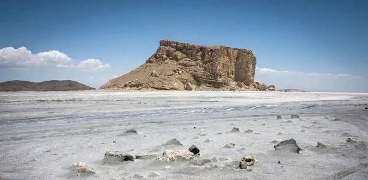 دریاچه ارومیه منتظر رسیدن بهار