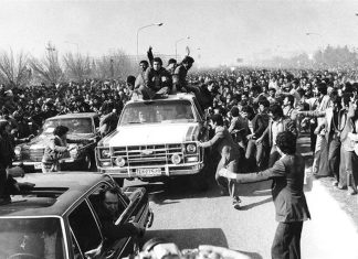 سرودی که از نوارهای مخفی به فرودگاه مهرآباد رسید