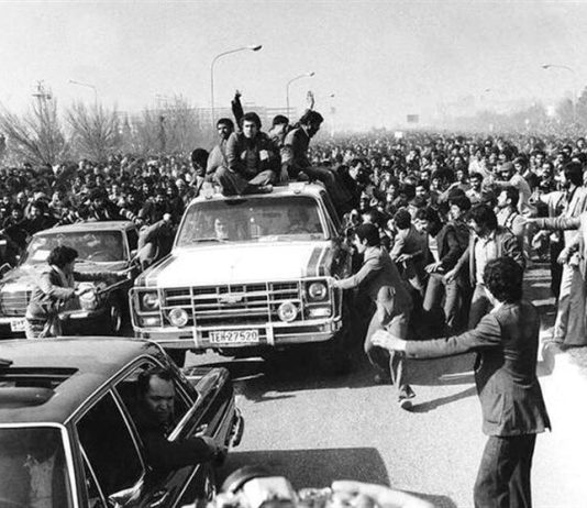 سرودی که از نوارهای مخفی به فرودگاه مهرآباد رسید