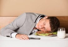 بعد از ناهار خوابت میگیرد، این راهها را امتحان کن