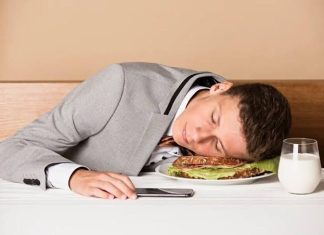 بعد از ناهار خوابت میگیرد، این راهها را امتحان کن
