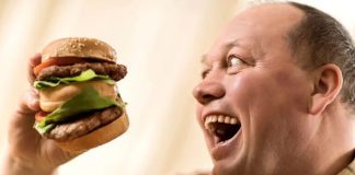 ۱۲ راه برای جلوگیری از پرخوری عصبی و اضافه وزن