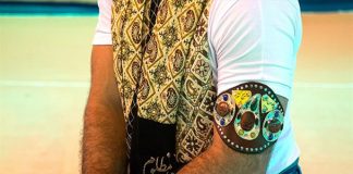 بازوبندی که به بازوی جوانمردی بسته میشود