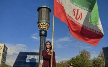 پـرچم همیشه بالاست