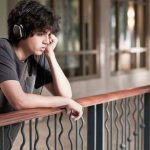 چطور بر کمرویی غلبه کنیم؟