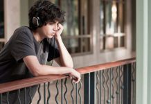 چطور بر کمرویی غلبه کنیم؟